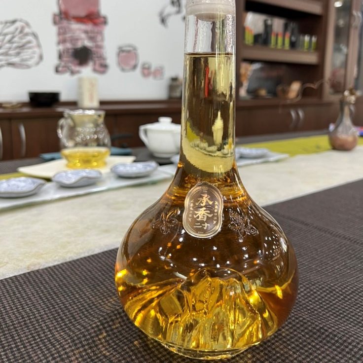 玉山造型玻璃酒瓶成品